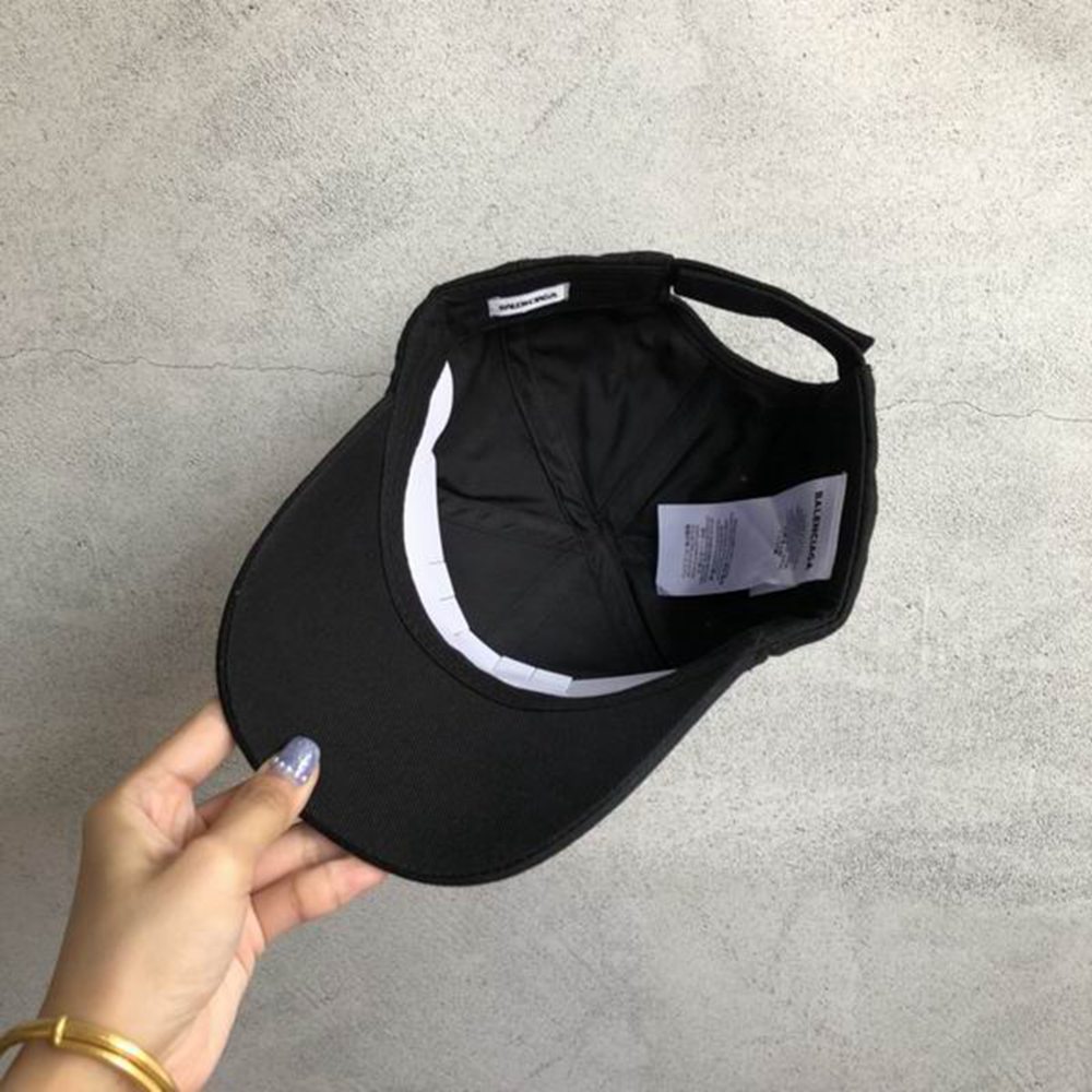 Ba*len*cia*ga hat